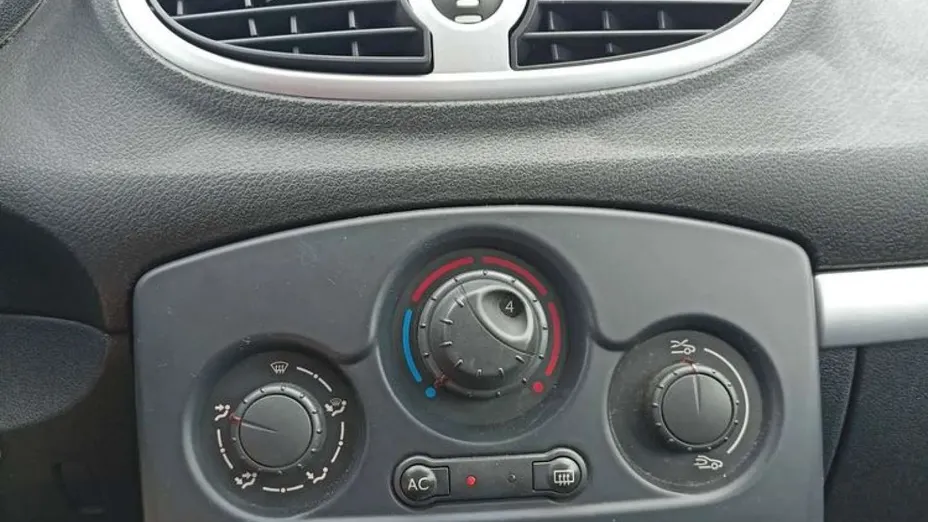 RENAULT Clio -