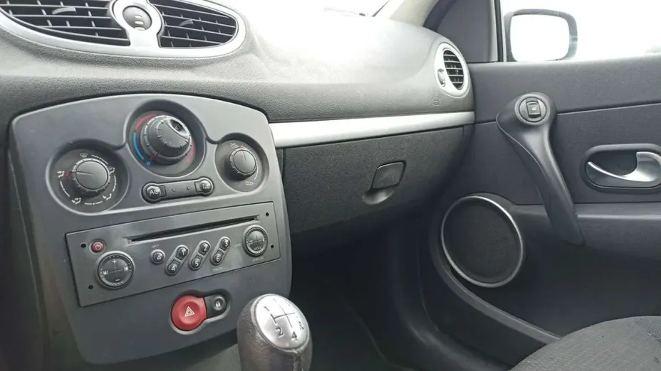 RENAULT Clio -