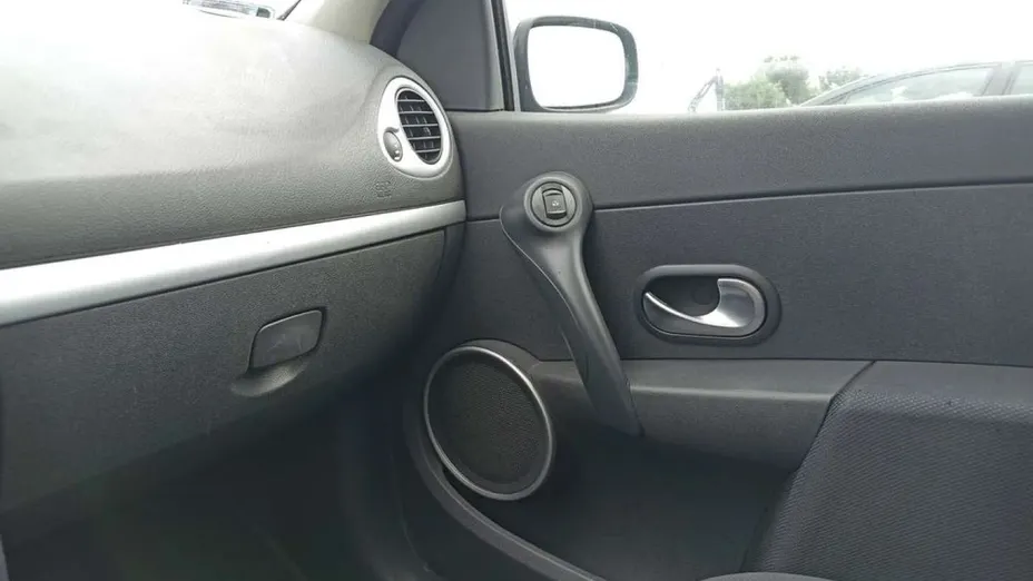 RENAULT Clio -