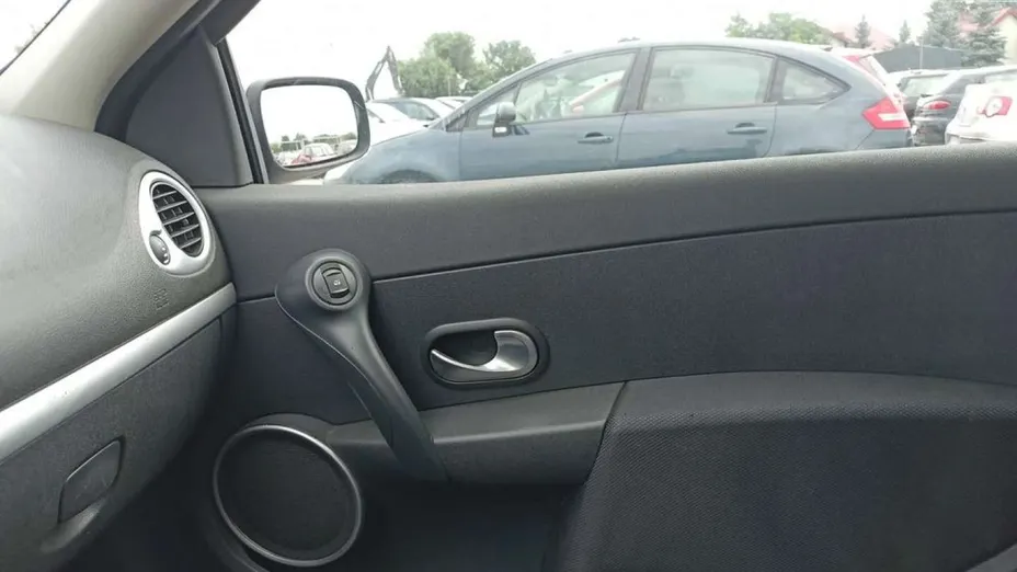 RENAULT Clio -