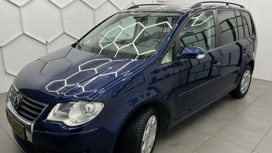 VOLKSWAGEN Touran -