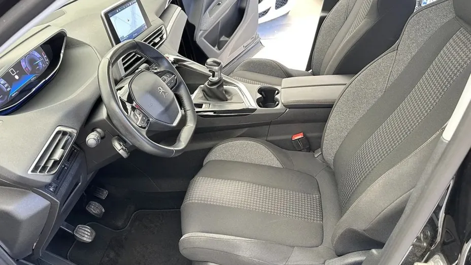 PEUGEOT 3008 -