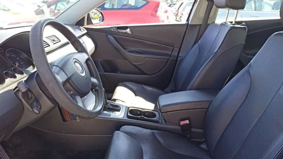 VOLKSWAGEN Passat -