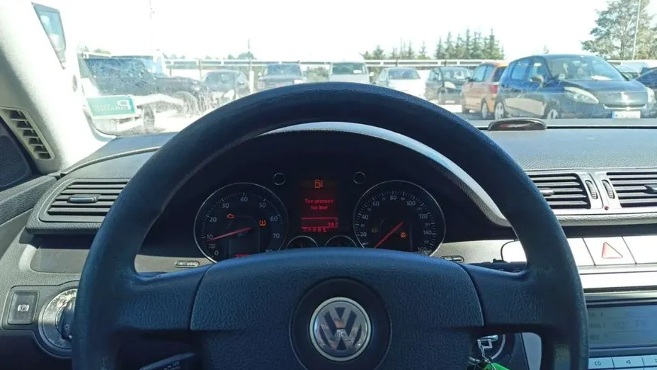 VOLKSWAGEN Passat -