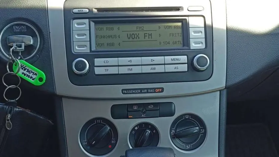 VOLKSWAGEN Passat -