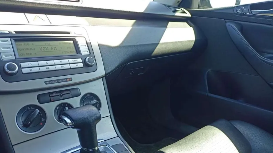 VOLKSWAGEN Passat -