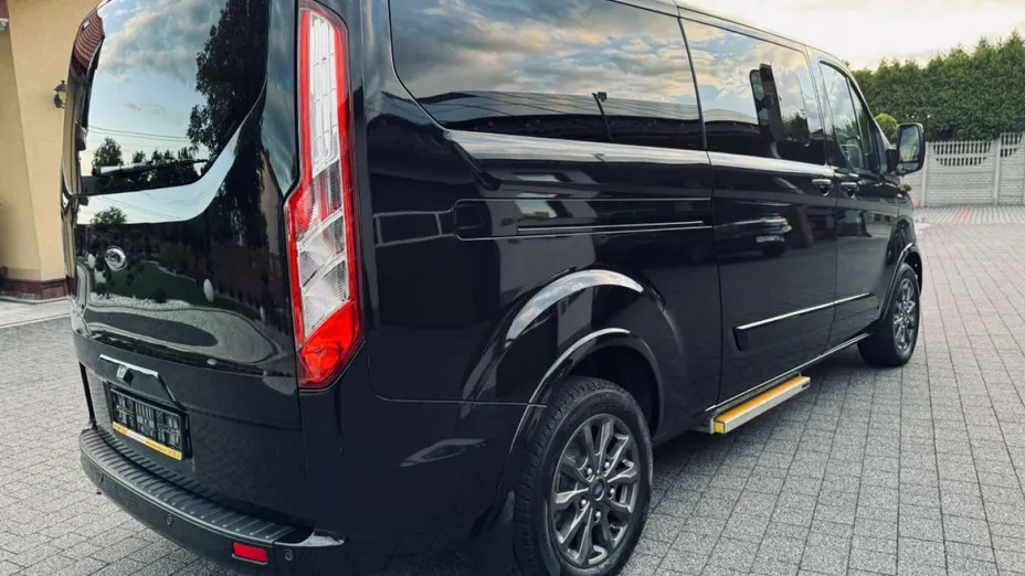 FORD Tourneo Custom -
