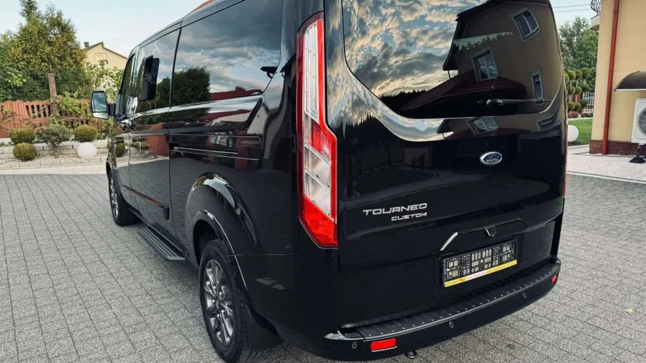 FORD Tourneo Custom -