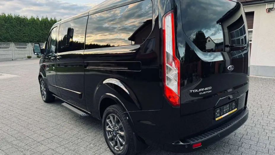 FORD Tourneo Custom -