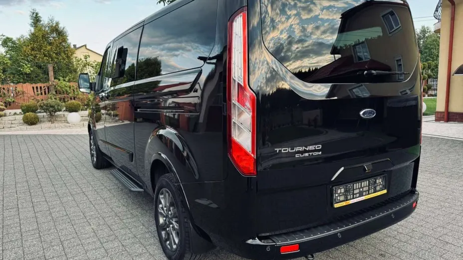 FORD Tourneo Custom -