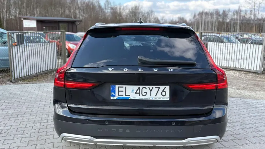 VOLVO V90 -