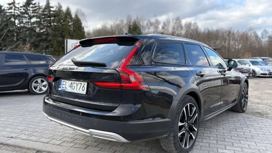 VOLVO V90 -