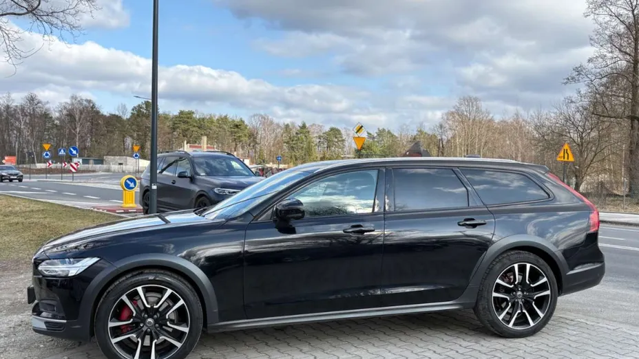 VOLVO V90 -