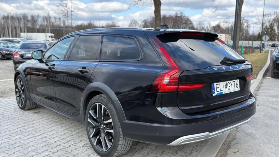 VOLVO V90 -