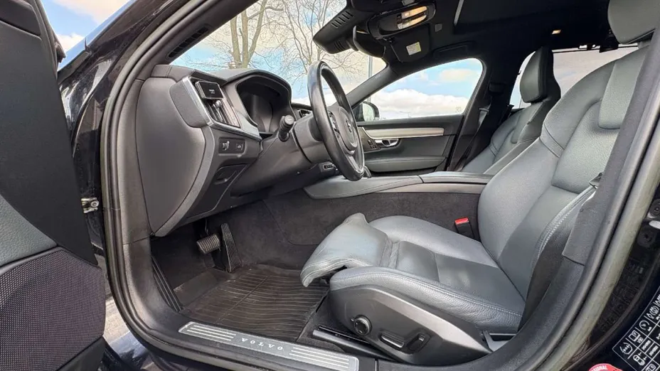 VOLVO V90 -
