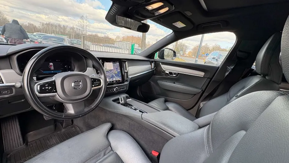 VOLVO V90 -