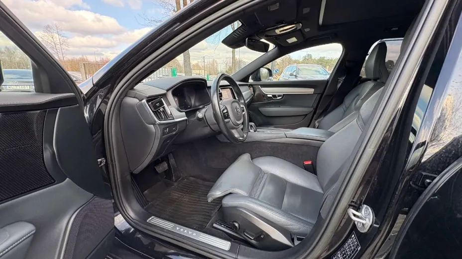 VOLVO V90 -
