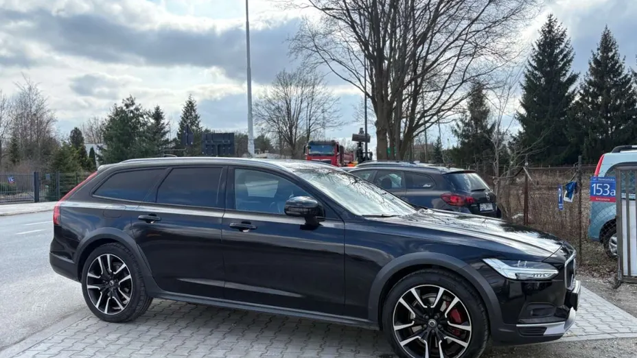 VOLVO V90 -