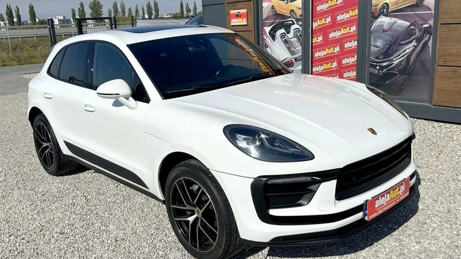 PORSCHE Macan -