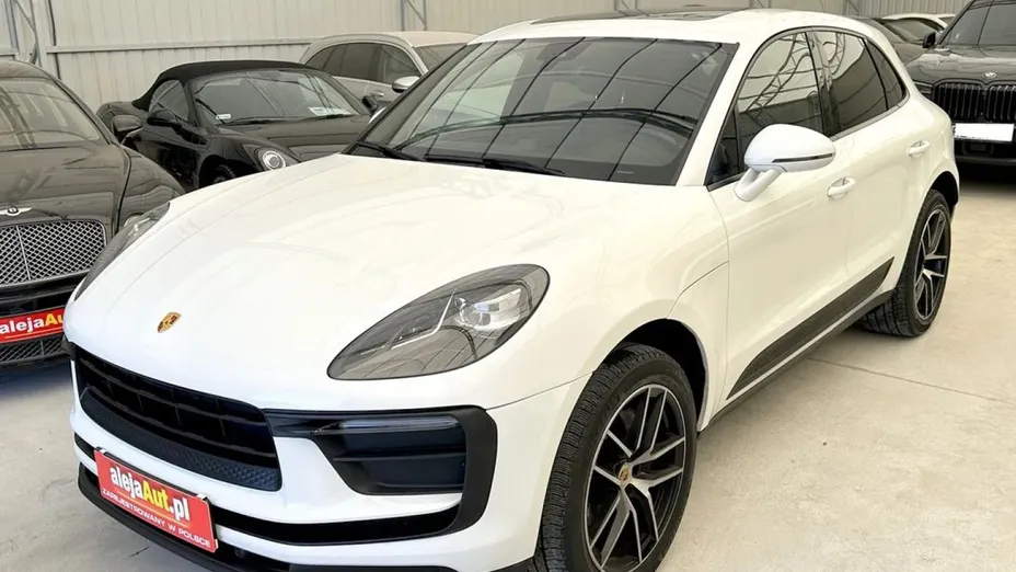 PORSCHE Macan -