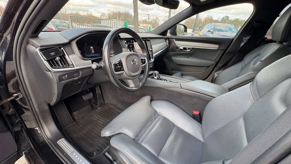 VOLVO V90 -
