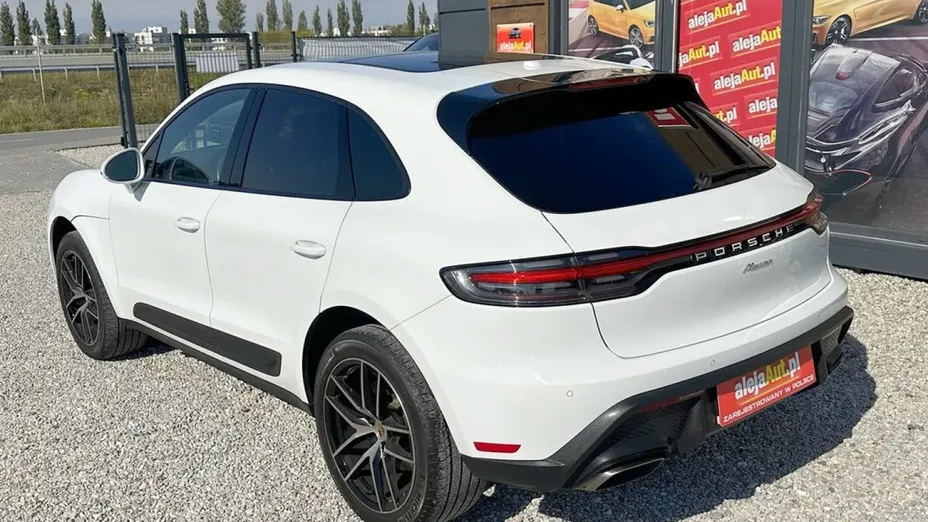PORSCHE Macan -