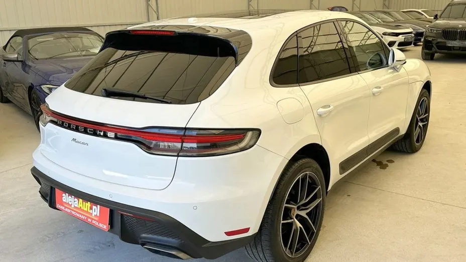 PORSCHE Macan -