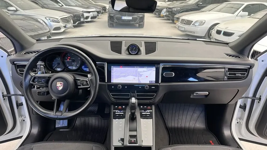 PORSCHE Macan -