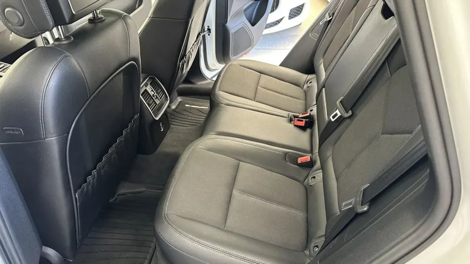 PORSCHE Macan -