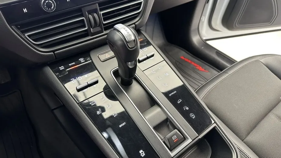 PORSCHE Macan -