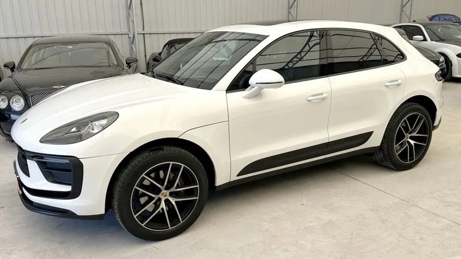 PORSCHE Macan -