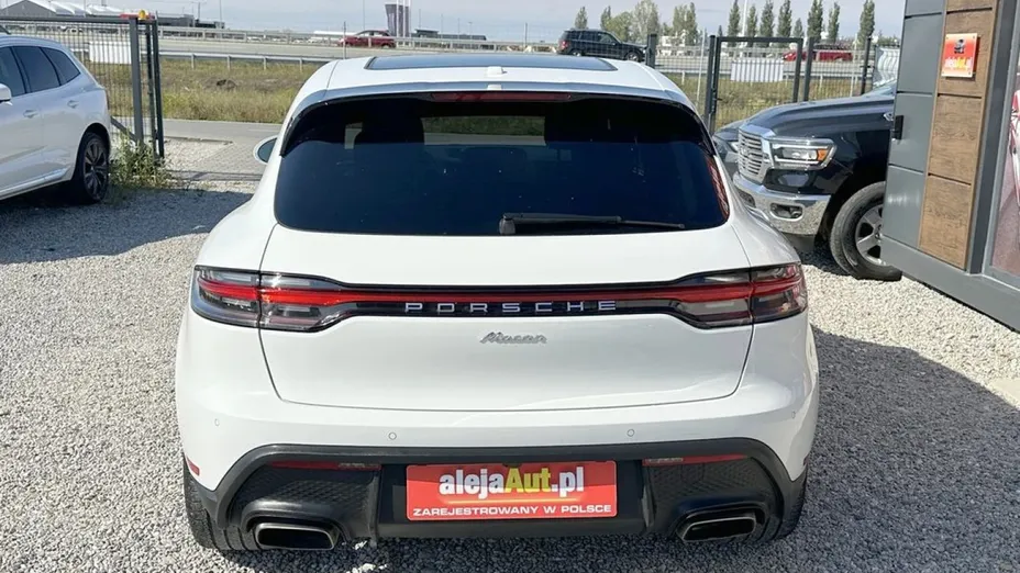 PORSCHE Macan -
