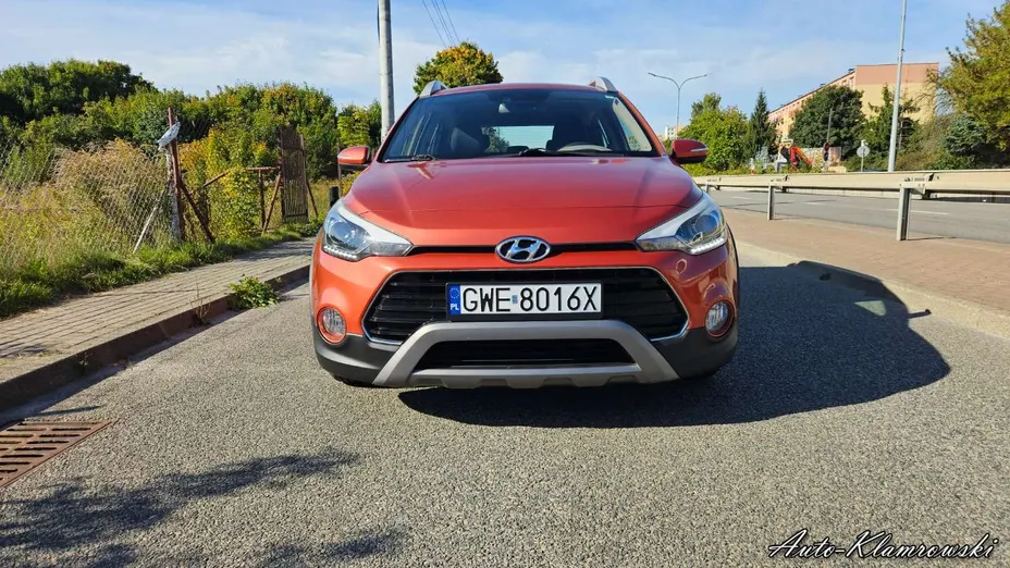 HYUNDAI i20 -