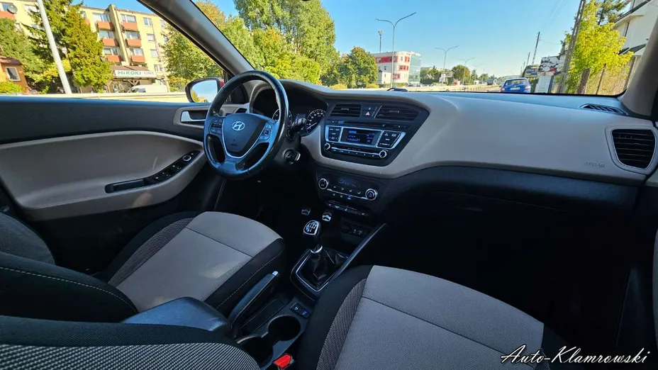 HYUNDAI i20 -