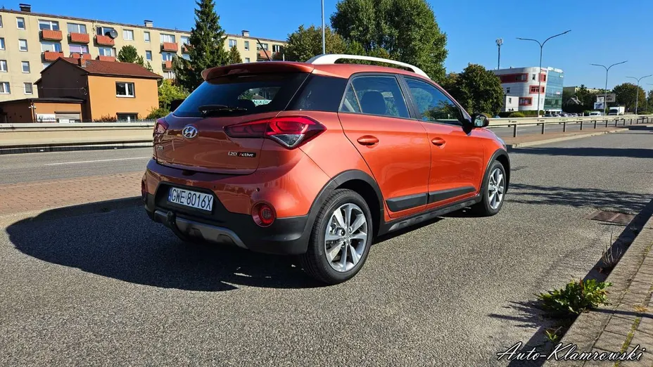 HYUNDAI i20 -