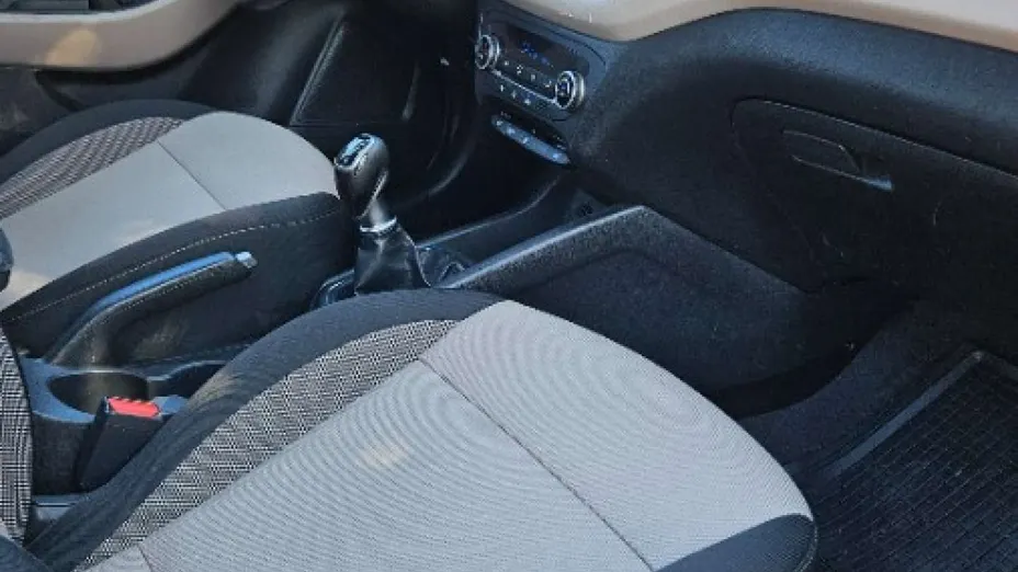 HYUNDAI i20 -
