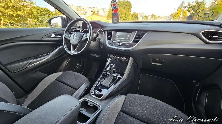OPEL Grandland X -