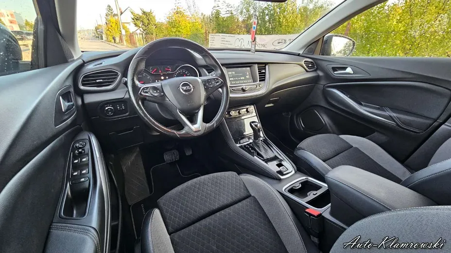 OPEL Grandland X -