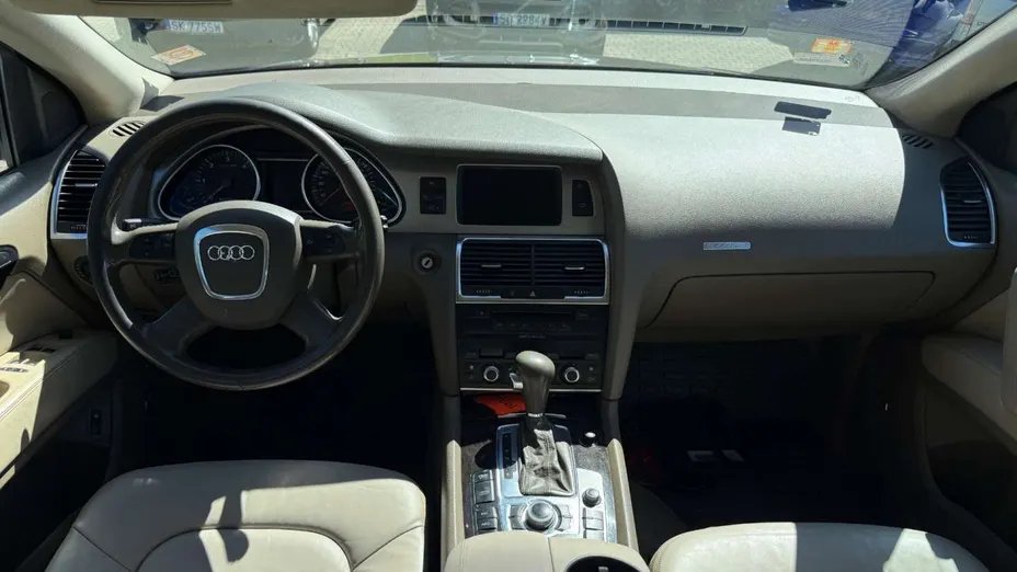 AUDI Q7 -