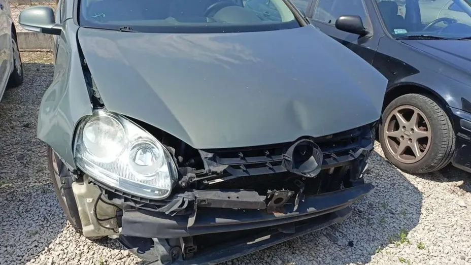 VOLKSWAGEN Golf -