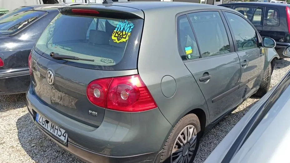 VOLKSWAGEN Golf -