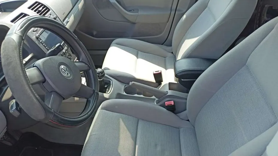 VOLKSWAGEN Golf -