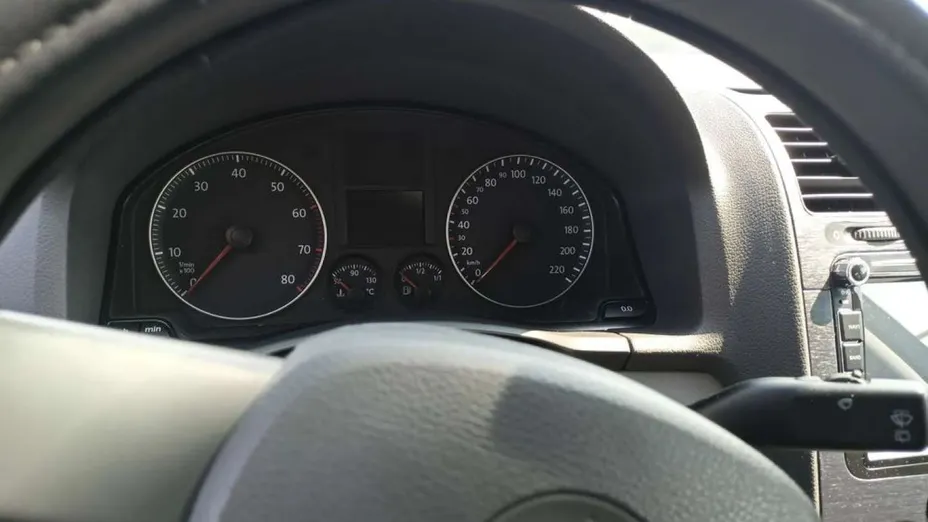 VOLKSWAGEN Golf -