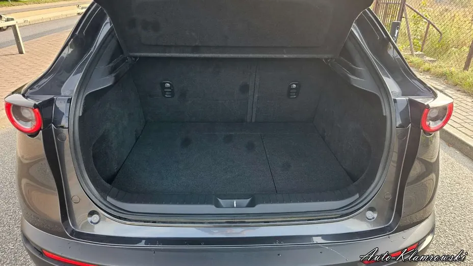 MAZDA CX-30 -