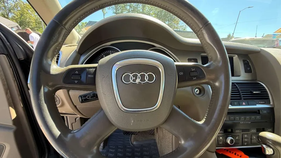 AUDI Q7 -