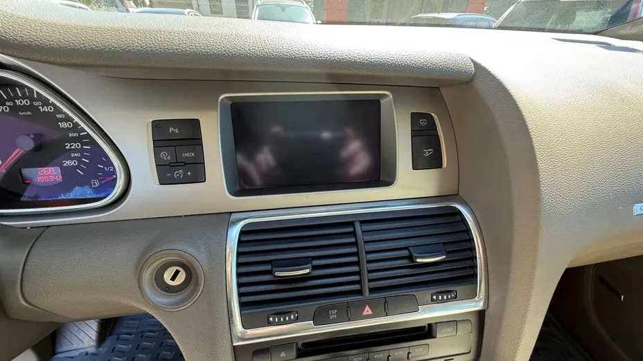 AUDI Q7 -