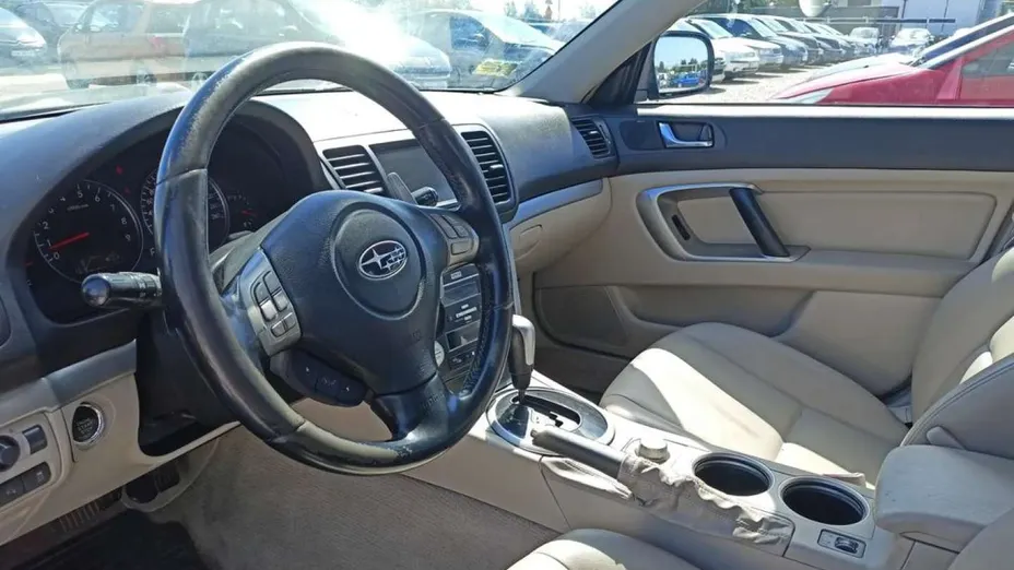 SUBARU Outback -