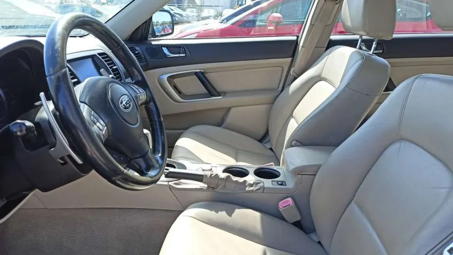 SUBARU Outback -