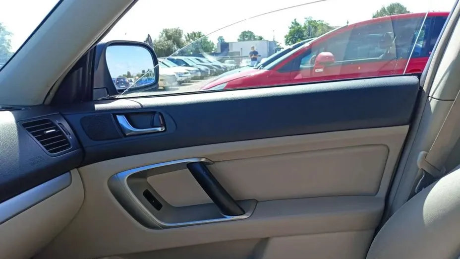 SUBARU Outback -