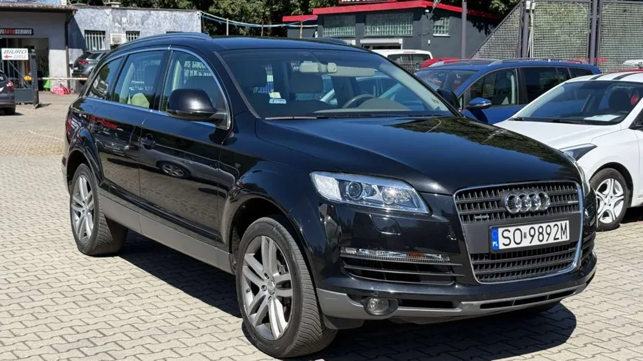 AUDI Q7 -